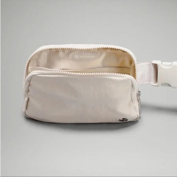 NWT LULULEMON EVERYWHERE BELT BAG WHITE OPAL - Picture 7 of 8